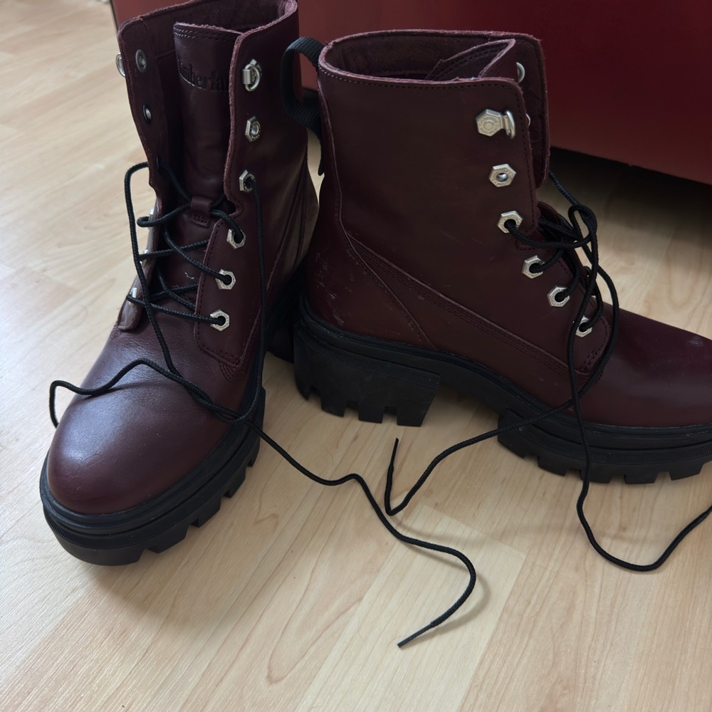 Timberland Stylish Burgundy Lace-Up Combat Boots